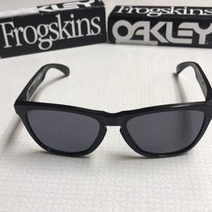 New Oakley Frogskins